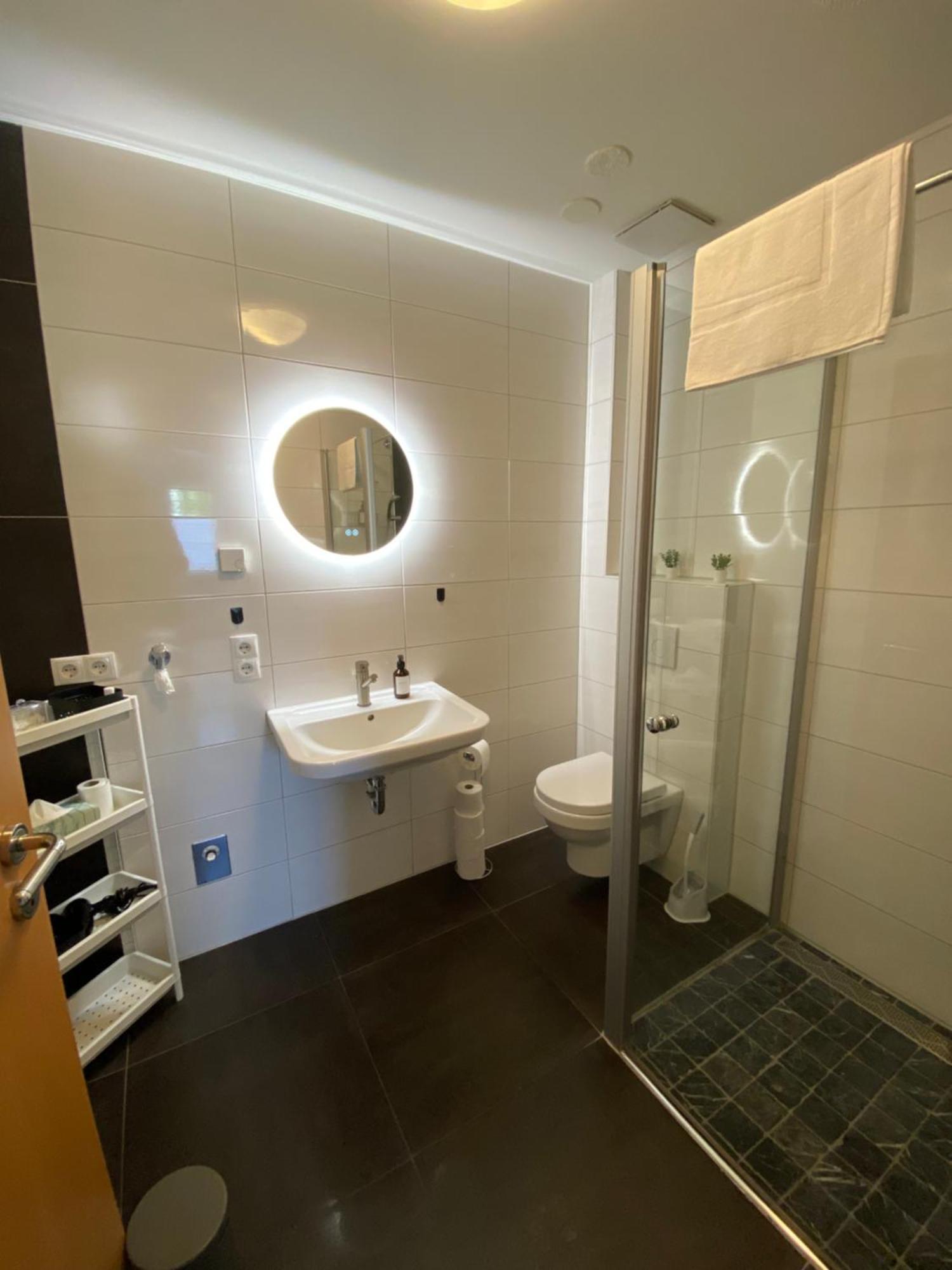 Gross, Modern, Vollausgestattet, Gemuetlich Mit Kueche Und Parkplatz Fuer Urlaub Oder Business Apartment Kettig Ngoại thất bức ảnh